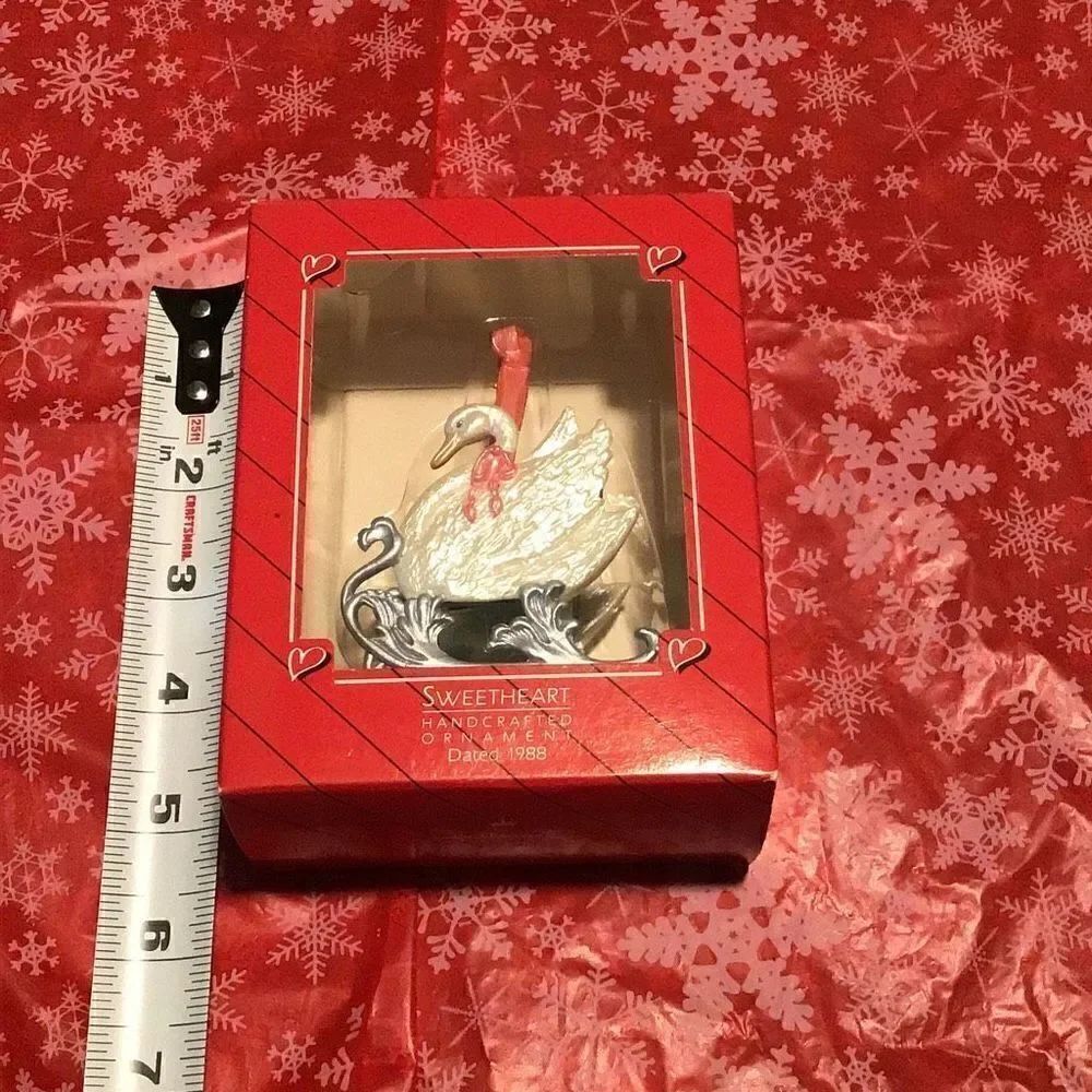 Ornament vintage 1988 hallmark swan